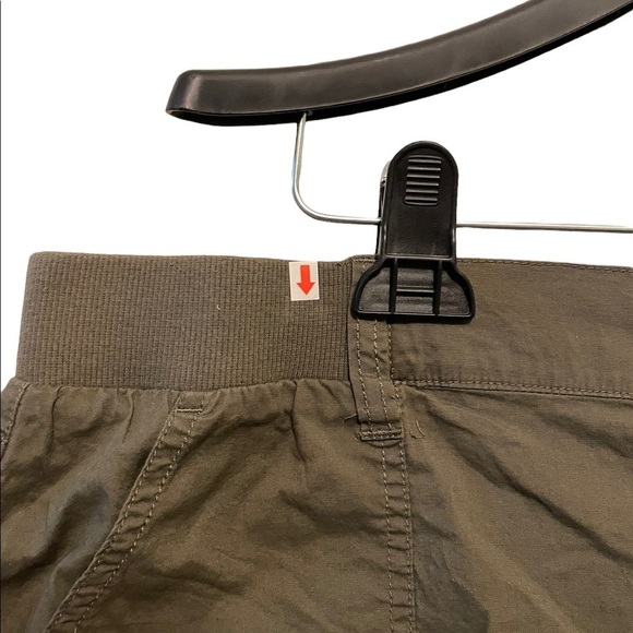 Torrid Olive Poplin Cuffed Rolled Lightweight Shorts - Picture 5 of 9